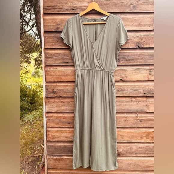 American Eagle capri length  culottes with crossover top - dark geeen - Size M - Picture 1 of 3